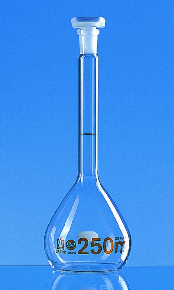 BRAND BLAUBRAND ETERNA Volumetric Flask, Class A, DE-M, 2000 ml, NS 29/32, Boro 3.3, PP Stopper, Individual Certificate

